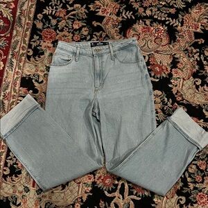 Hollister Ultra High-Rise Dad Jeans
Size W26 L31 (3R)